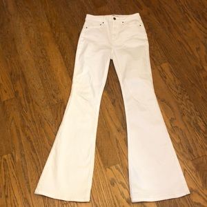Wonderly white boot cut/ bell bottom jeans sz 28